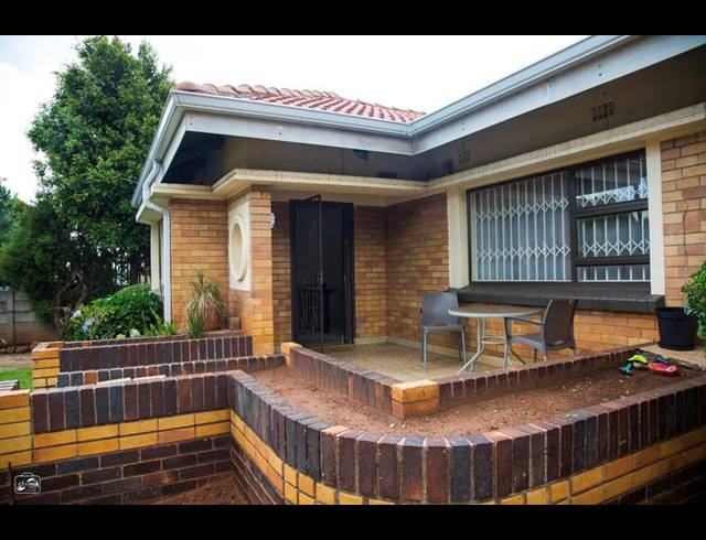 3 BEDROOM HOUSE FOR SALE IN PRIMROSE HILL